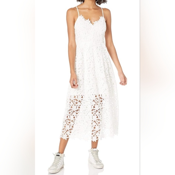 ASTR the label, size S, white lace dress, lined. Very Stylish and Versatile. - Picture 8 of 9